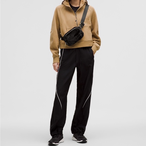 Lululemon limited edition black plush fleece belt bag - Picture 14 of 16